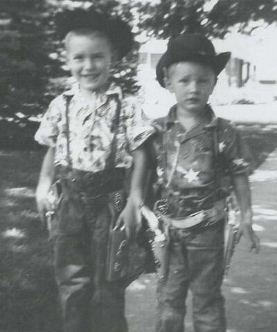4- and 2-year olds with cowboy hats and guns